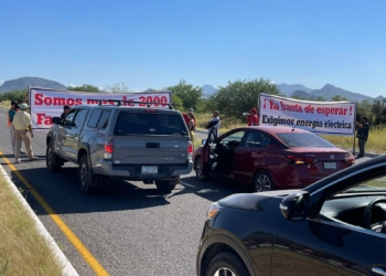 Bloquean accesos a San Carlos, exigen energía eléctrica a la CFE