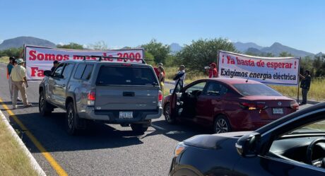 Bloquean accesos a San Carlos, exigen energía eléctrica a la CFE