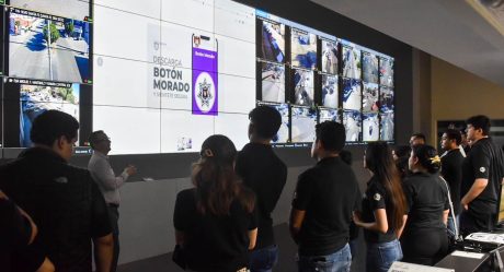 Alumnos de Universidad Xochicalco visitan el Centro de Control y Mando de Tijuana