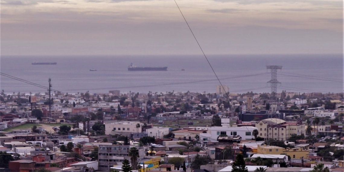 Persiste condición de vientos de Santa Ana y bajas temperaturas