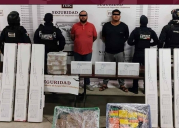 Detienen a dos personas en posesión de armas largas, cortas, metanfetamina y fentanilo