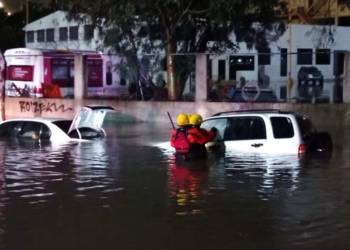 Bomberos atendió 100 reportes por lluvias del martes