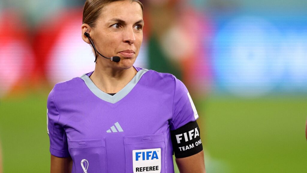 Stephanie-Frappart-primera-mujer-arbitrar-partido-Copa-Mundo