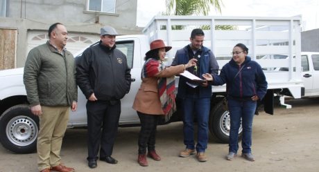 Gobierno de Rosarito recibe una camioneta donada