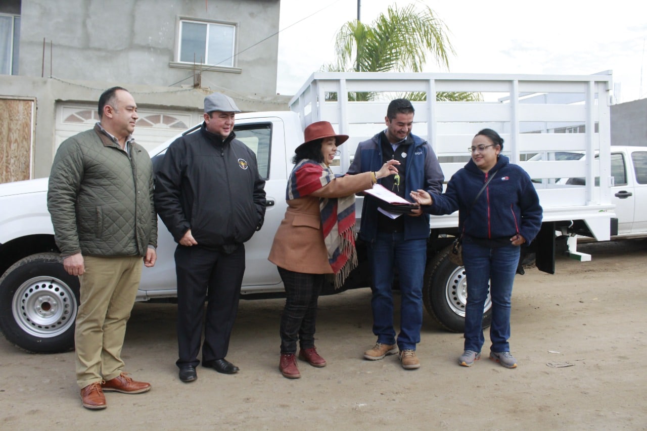 Gobierno-Rosarito-recibe-camioneta-donada