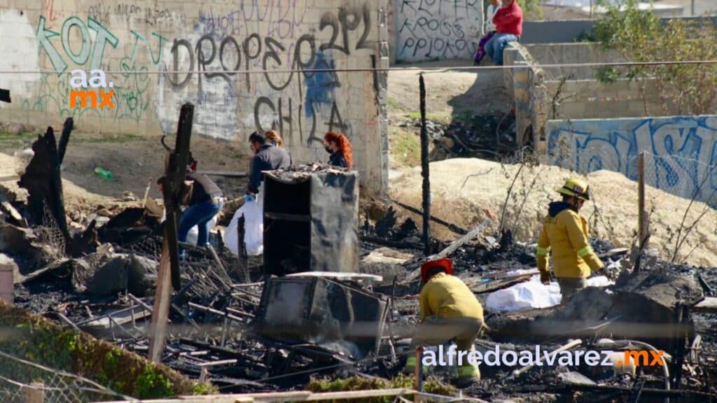 Localizan-tres-cadaveres-calcinados-incendio-cuartería