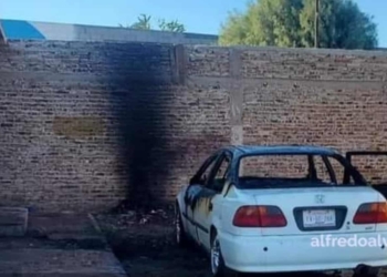 Dejan cadáver dentro de vehículo y lo incendian