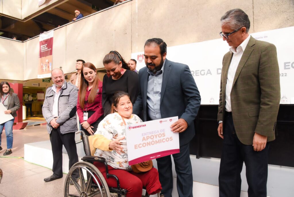Entrega Ayuntamiento-de-Tijuana-apoyos-del-programa-"Construyendo-Bienestar"