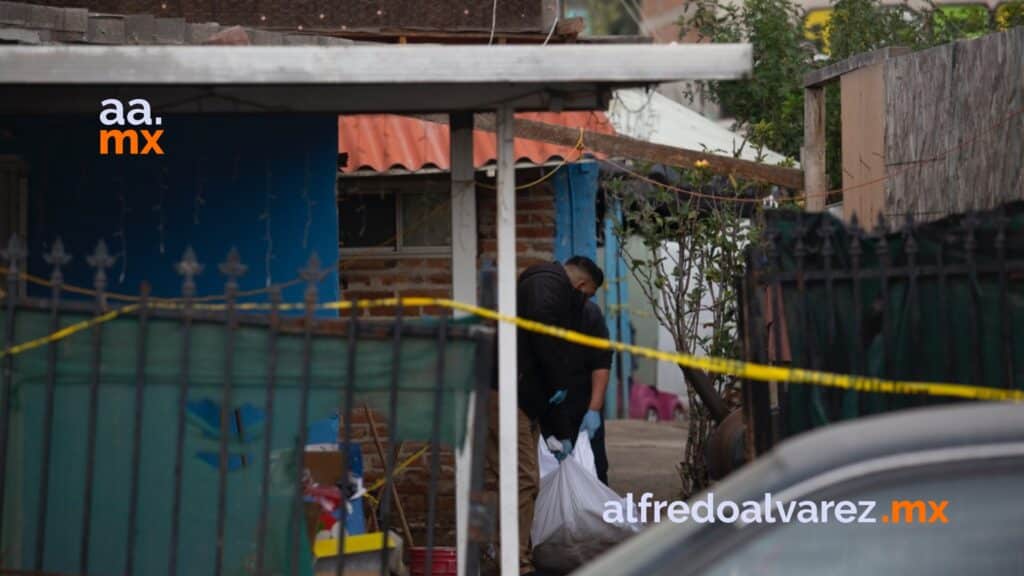 Balean a una pareja al interior de su casa