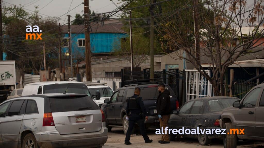 Balean a una pareja al interior de su casa