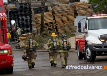 Tres escuelas fueron evacuadas por incendio de fábrica de plásticos