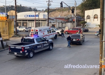 Mujer es baleada mientras circulaba en su auto