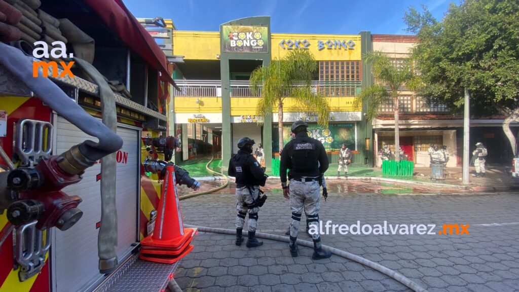 Incendio en Coko Bongo moviliza siete estaciones de Bomberos