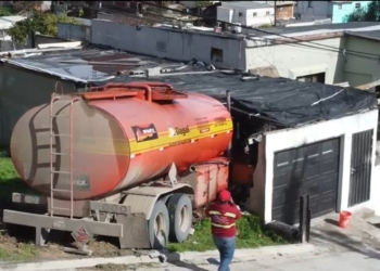 Pipa impacta a vivienda en la colonia Obrera