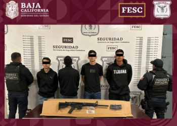 Detienen a varios jóvenes mientras manipulaban un arma