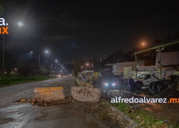 Joven choca, se mete a instalaciones de obras públicas y provoca incendio