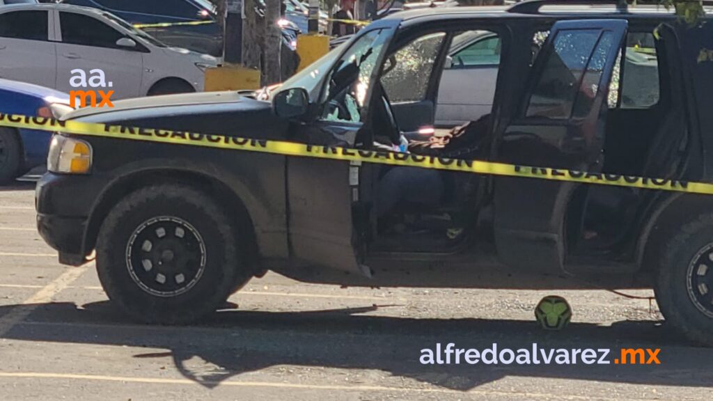 Adolescente-asesinado-junto-hombre-estacionamiento-comercial