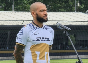 Dani Alves queda fuera de Pumas tras ser detenido en Barcelona  