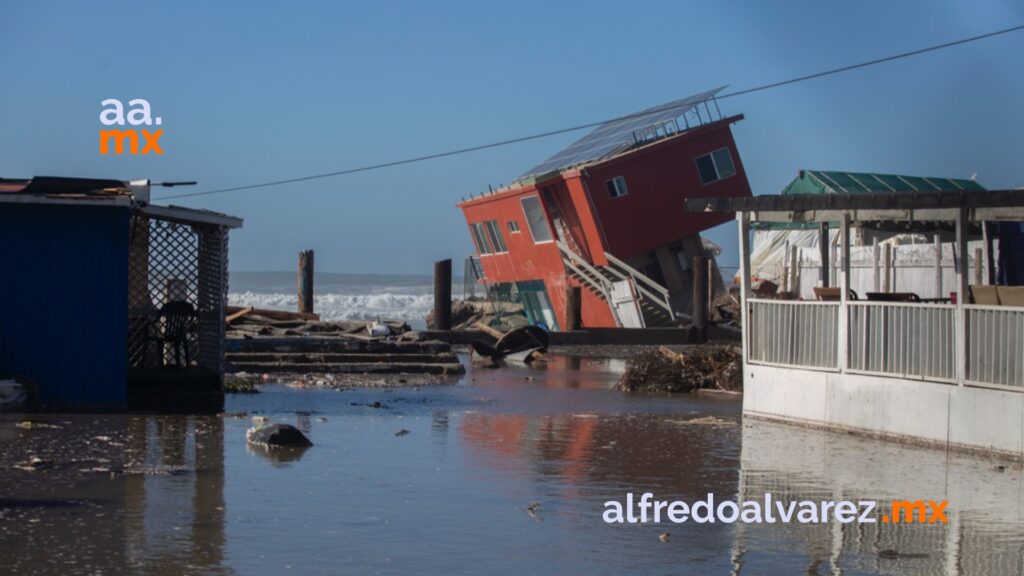 Oleaje alto provocó daños en Rosarito