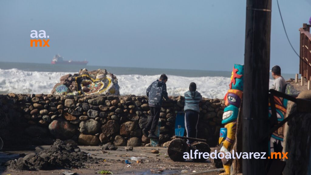 Oleaje alto provocó daños en Rosarito