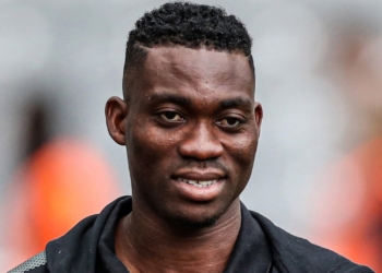 Rescatan vivo de entre los escombros al futbolista Christian Atsu tras sismo de Turquía