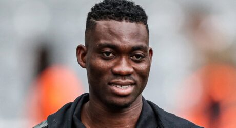 Rescatan vivo de entre los escombros al futbolista Christian Atsu tras sismo de Turquía