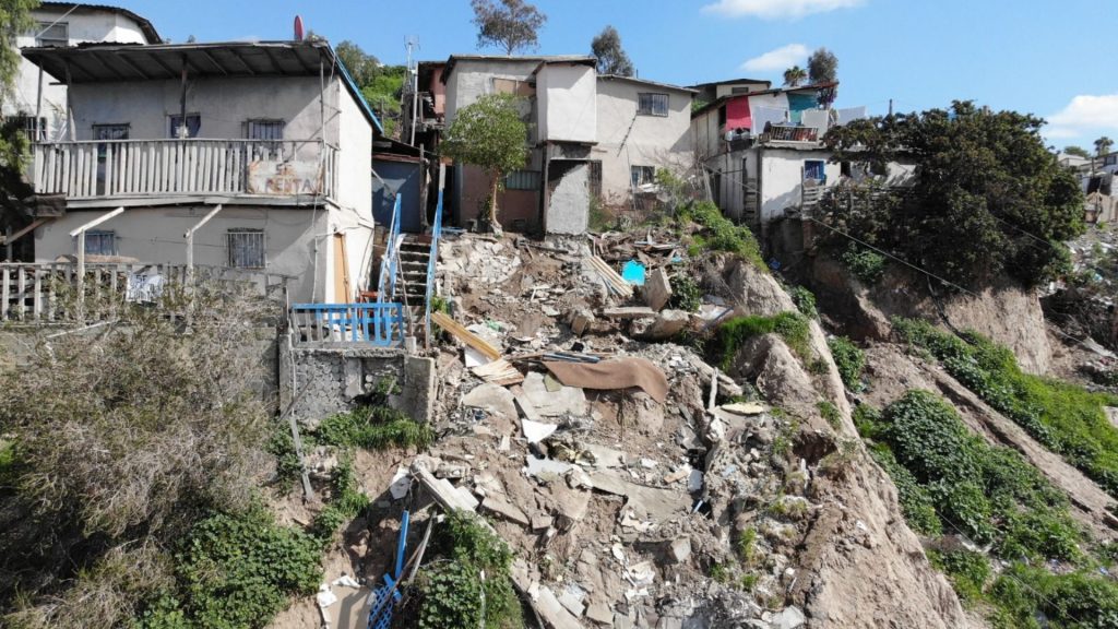 Deslizamiento en la Herradura Sur deja seis casas en riesgo