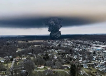 Esto es lo que se sabe del tren descarrilado en Ohio