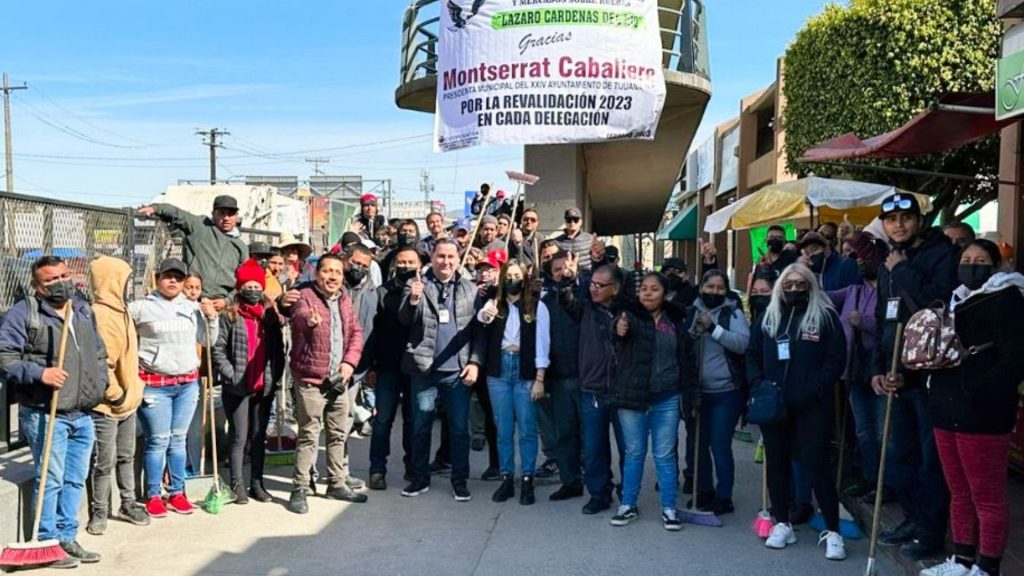 Comerciantes-ambulantes-reconocen-alcaldesa-revalidacion- persmisos