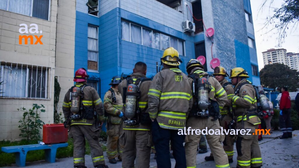 Explosion-departamentos-Infonavit-Rio-moviliza-bomberos