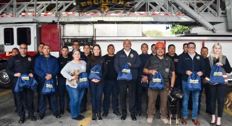 Bomberos de Tijuana reciben Kits de RCP para mascotas