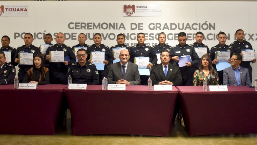 El secretario de Seguridad y Protección Ciudadana Municipal, José Fernando Sánchez González encabezó la graduación de 14 nuevos policías