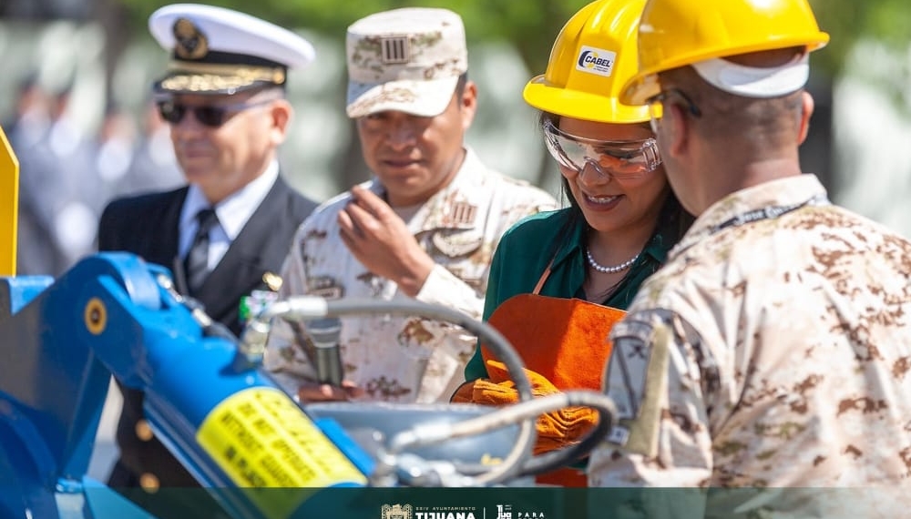 Montserrat Caballero presenció inhabilitación de armas decomisadas por la SSPCM