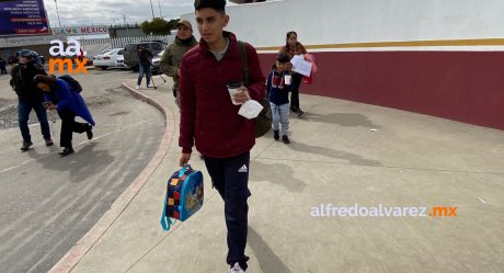 Carlos, el niño que ayudó a decenas de migrantes a hacer su cita, ha cruzado