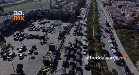 Miles de taxistas rojo y negro se manifiestan contra plan de movilidad