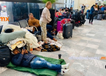 Decenas de pasajeros quedaron varados en el Aeropuerto de Tijuana