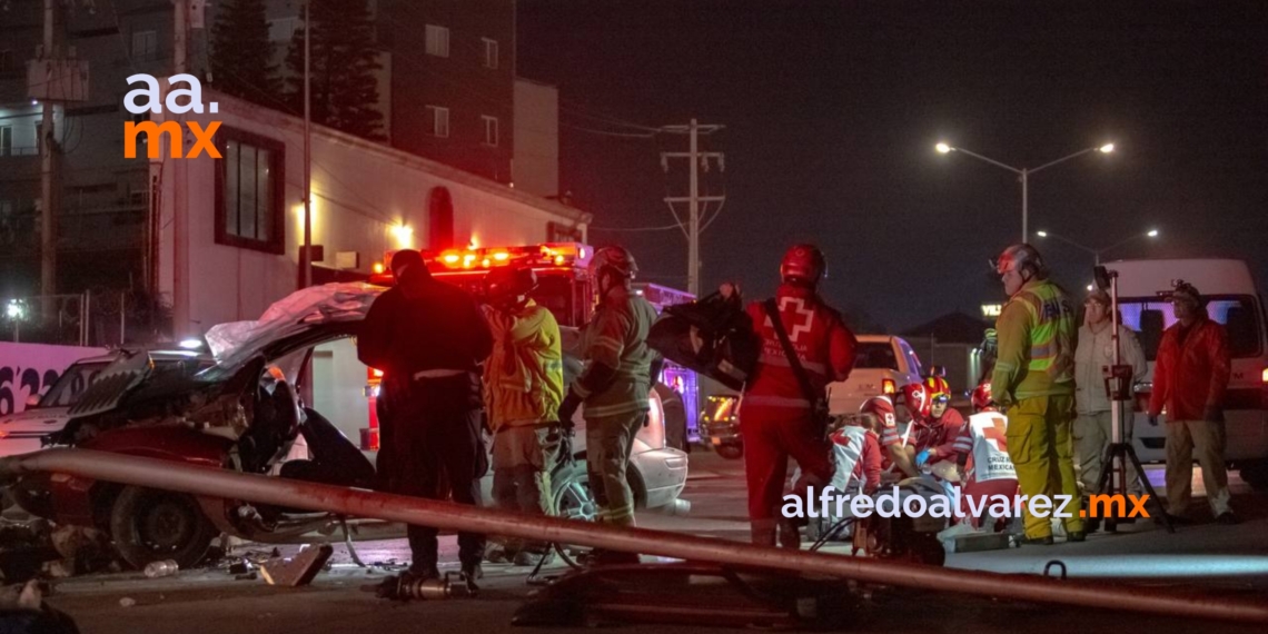 Hombre muere al circular a exceso de velocidad y chocar con un poste