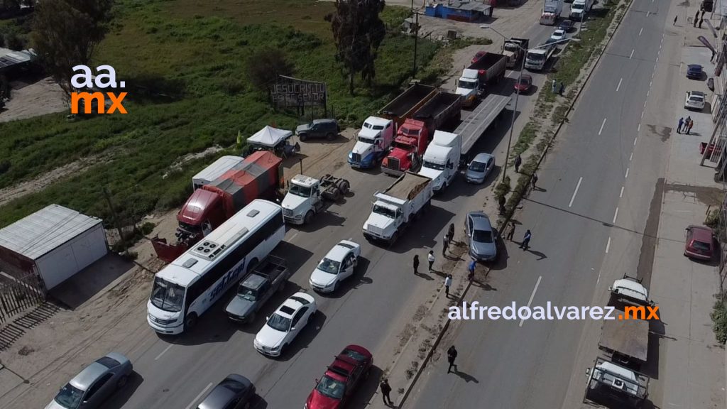 Bloquean-carretera-libre-Tijuana-Tecate-protesta