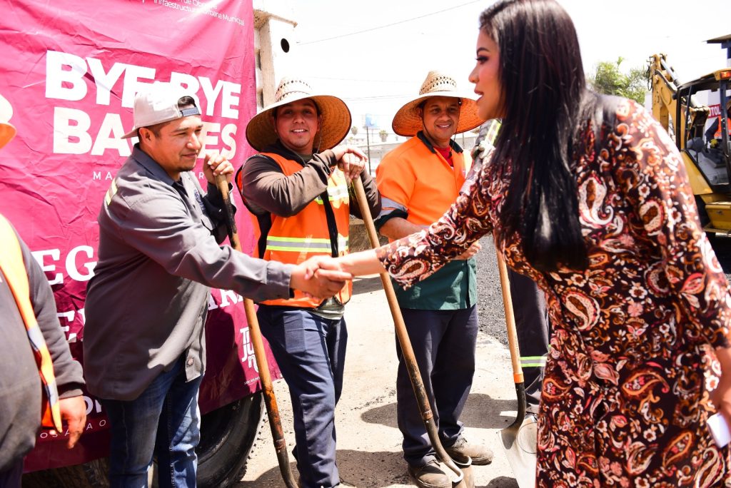 Ayuntamiento-Tijuana-continua-reparando-vialidades