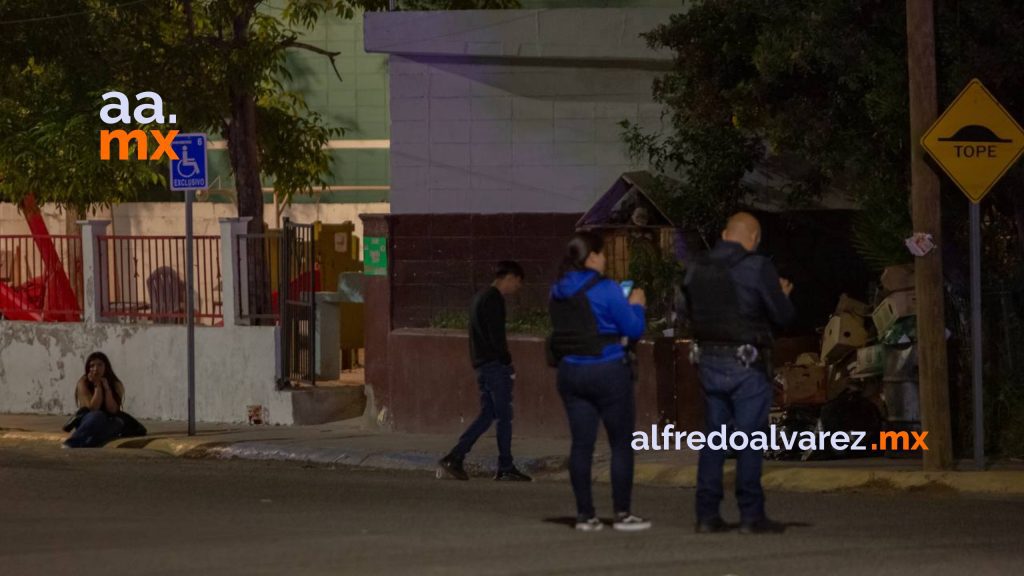 Asesinan a jovencito por defender a su novia
