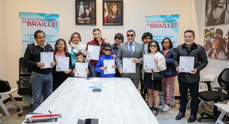 Gobierno del Estado arranca entrega de actas de nacimiento gratuitas en Braille