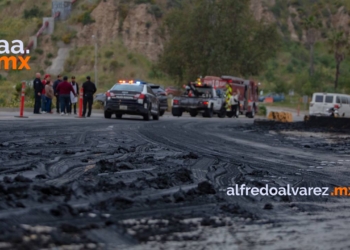 Camión de CESPT derrama desechos sobre el acceso a Playas