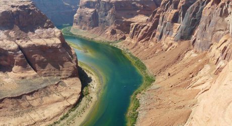 Gobierno de EU anuncia recorte del uso de agua del Río Colorado