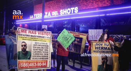 Familias de desaparecidos se manifiestan en bares de Mexicali