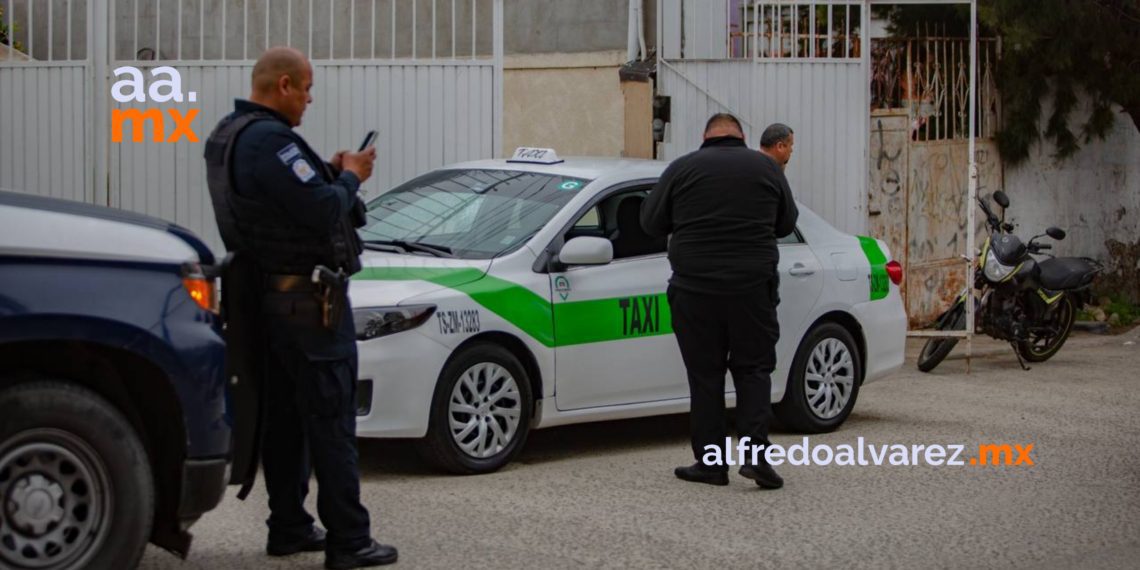 Balean al conductor de un taxi libre al salir de su casa