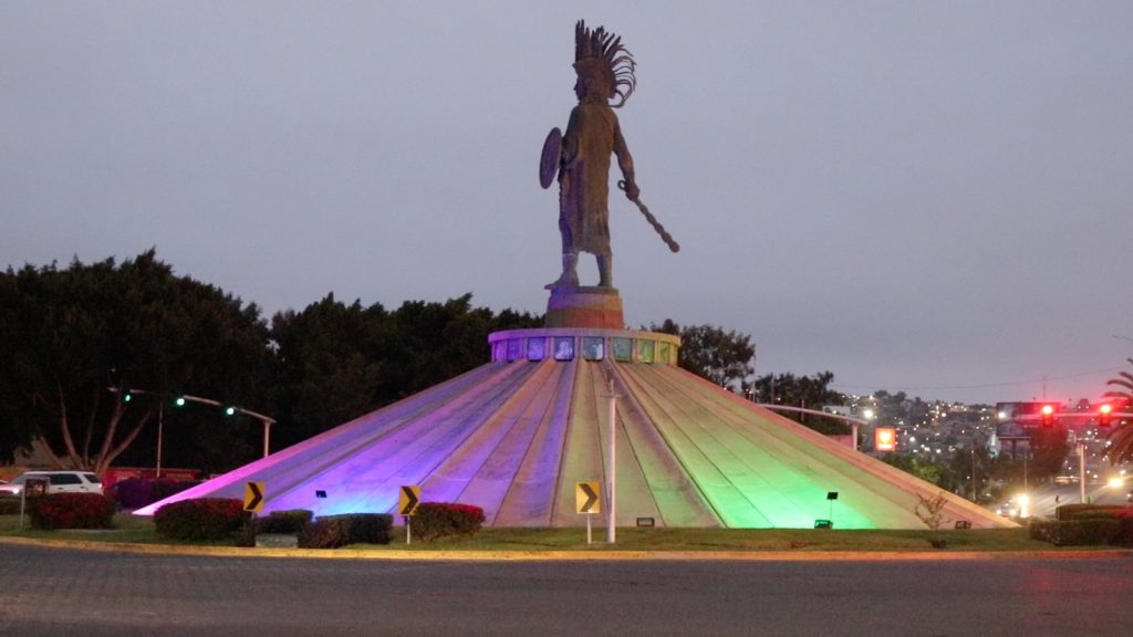 Monumentos-emblematicos-Tijuana-iluminaron-colores-bandera-LGBTTTIQ+