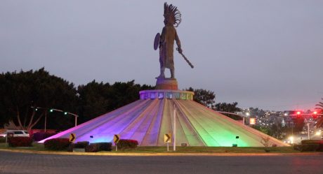 Monumentos emblemáticos de Tijuana se iluminaron con los colores de la bandera LGBTTTIQ+