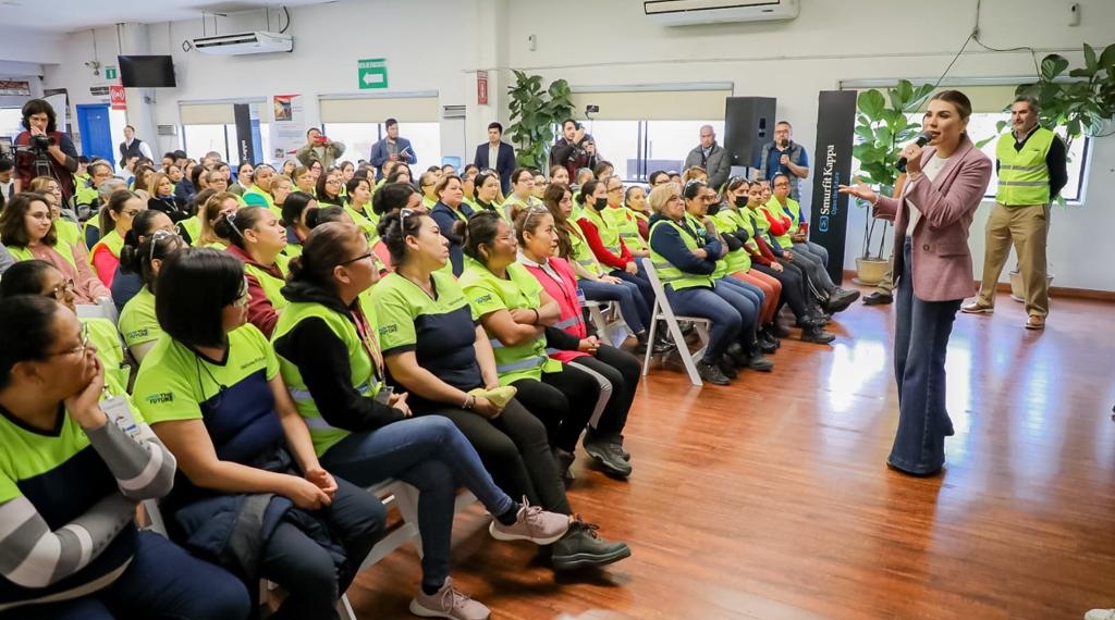 Marina del Pilar se reúne con mujeres trabajadoras de la industria