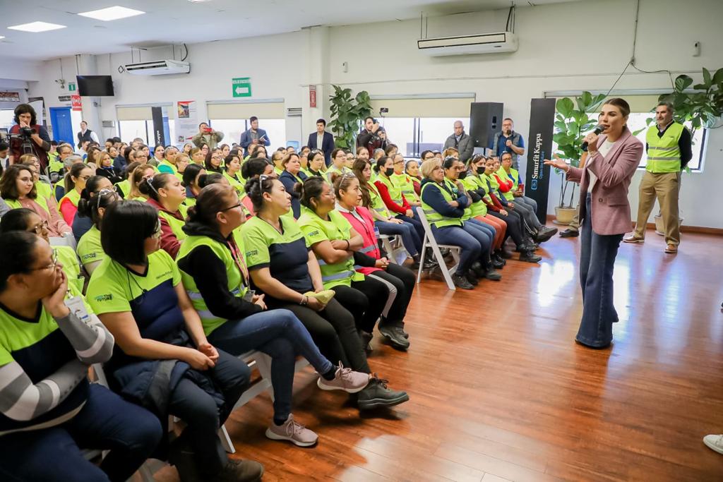 Marina-Pilar-reune-mujeres-trabajadoras-la-industria