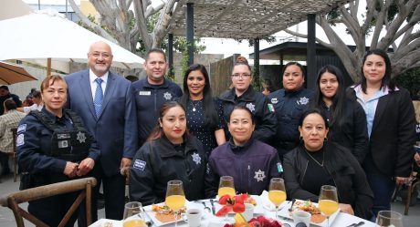Montserrat Caballero reconoce a más de cien mamás policías y bomberas